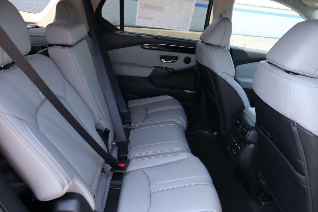 new 2025 Honda Pilot car, priced at $47,376