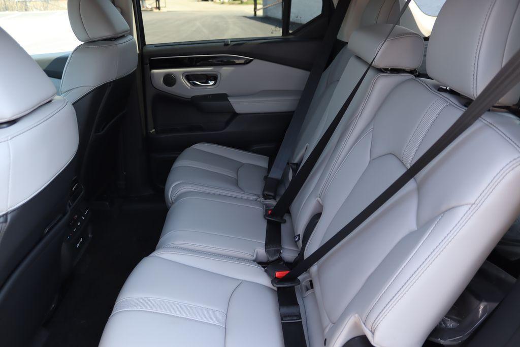 new 2025 Honda Pilot car, priced at $47,376