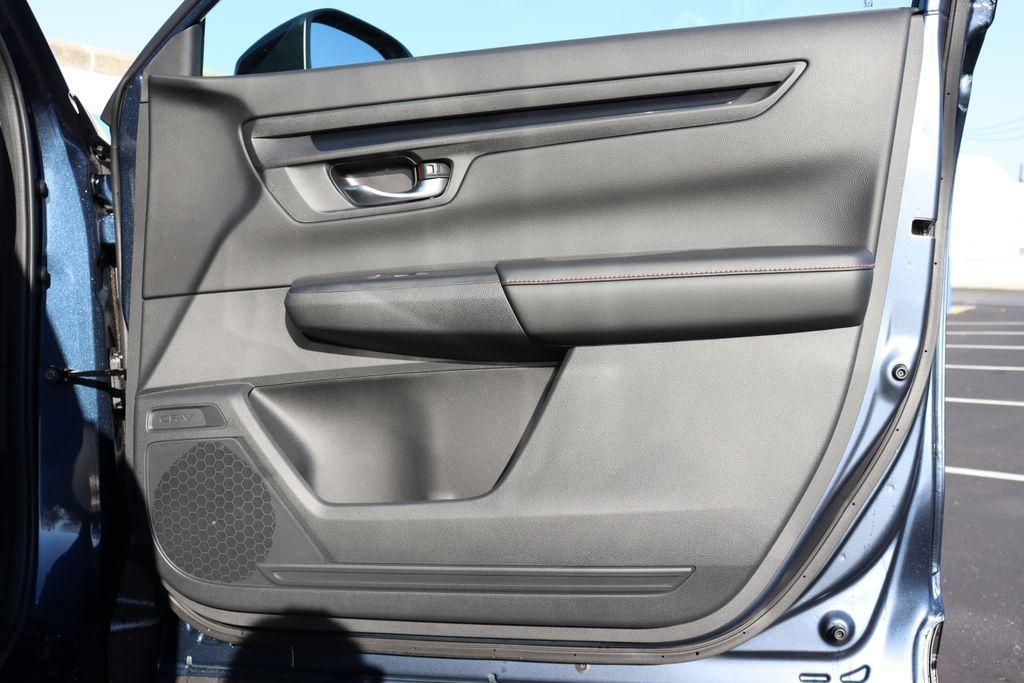 new 2025 Honda CR-V Hybrid car, priced at $39,045