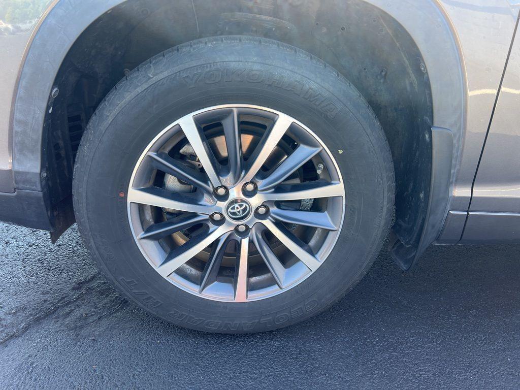 used 2018 Toyota Highlander car, priced at $24,994