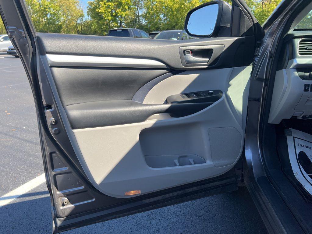 used 2018 Toyota Highlander car, priced at $24,994