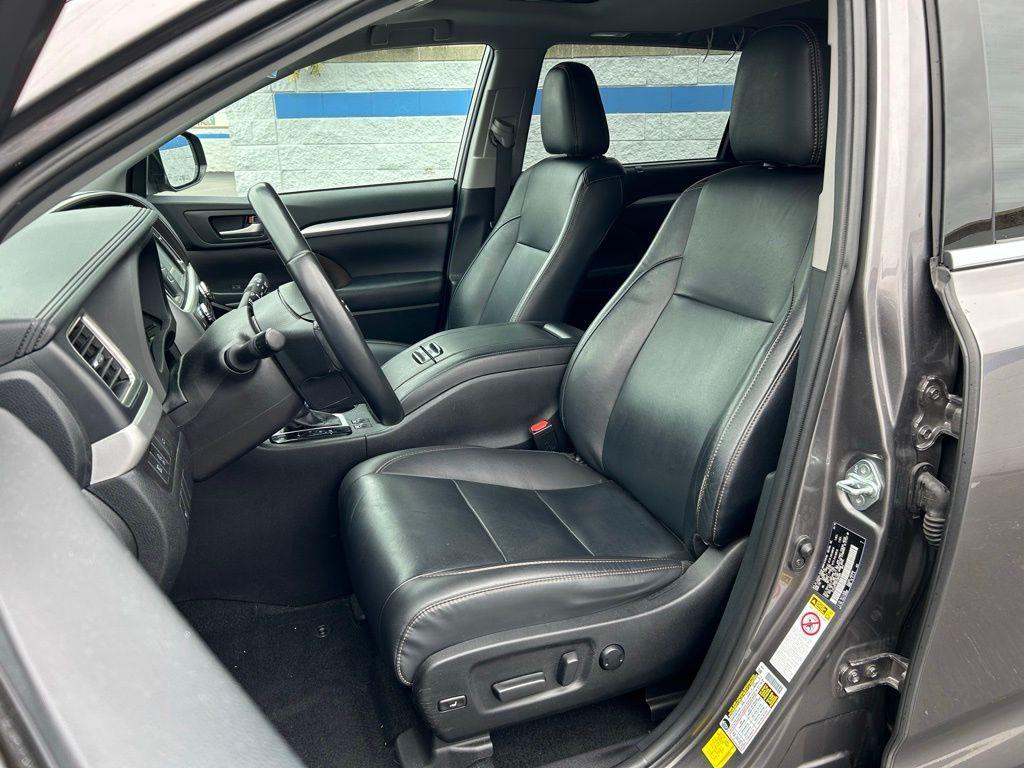 used 2019 Toyota Highlander car, priced at $26,472