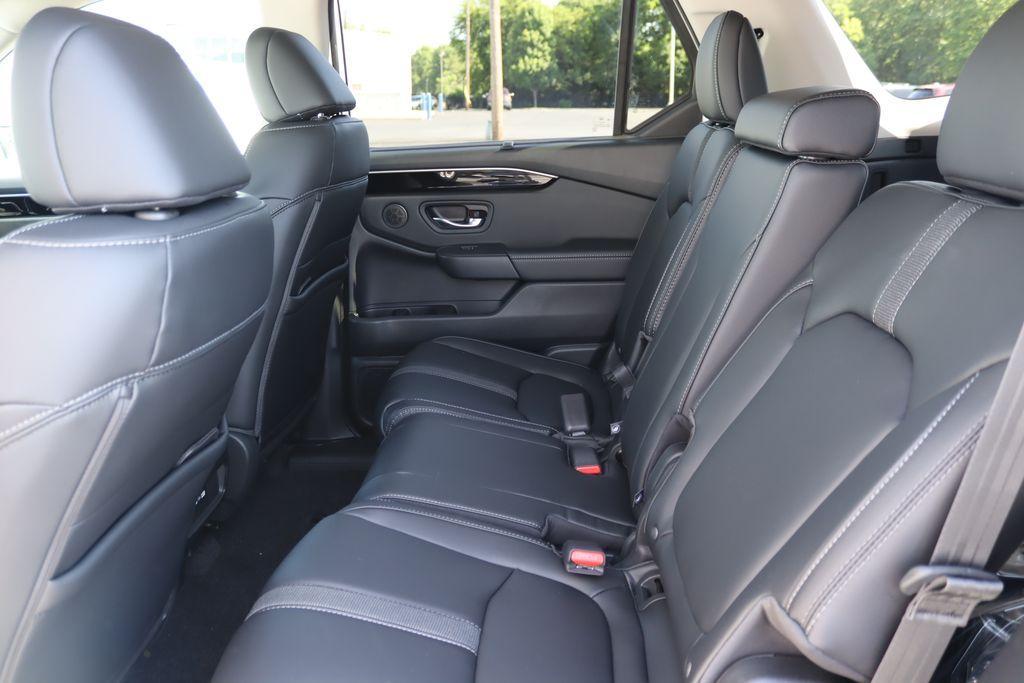 new 2025 Honda Pilot car, priced at $48,351