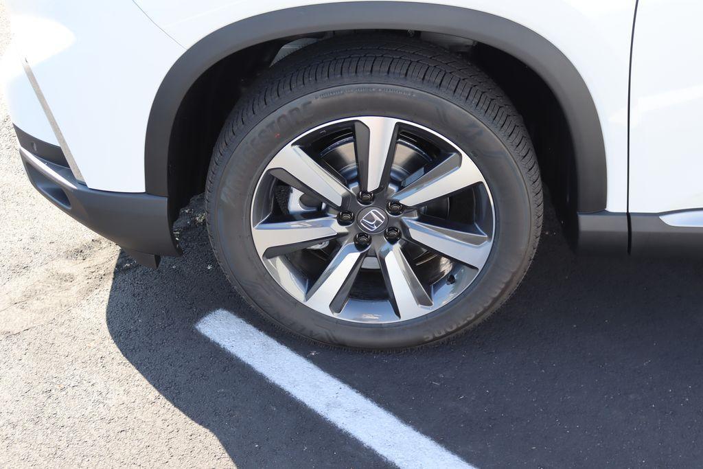 new 2025 Honda Pilot car, priced at $48,351