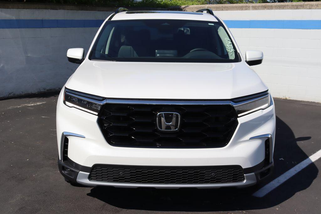 new 2025 Honda Pilot car, priced at $48,351