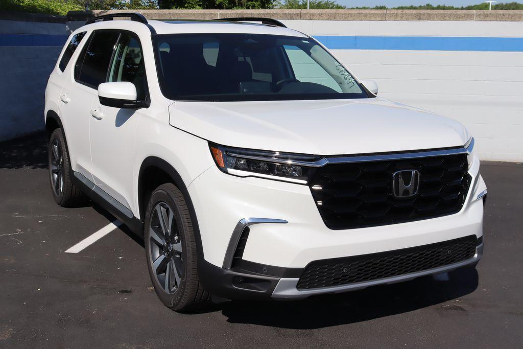 new 2025 Honda Pilot car, priced at $48,351