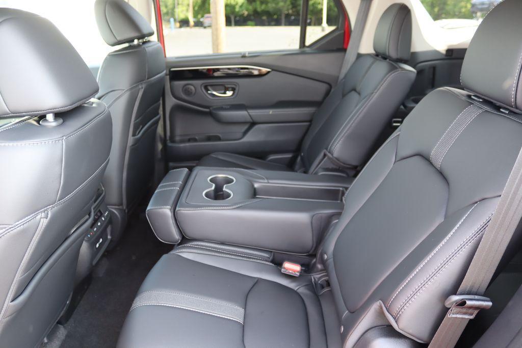 new 2025 Honda Pilot car, priced at $47,803