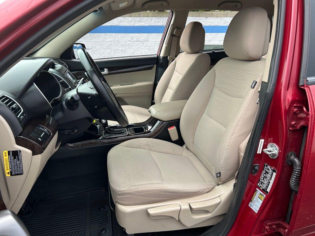 used 2015 Kia Sorento car, priced at $9,494