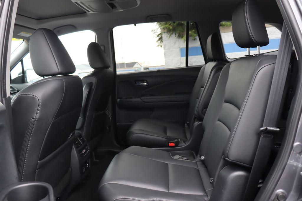 used 2022 Honda Pilot car, priced at $34,991