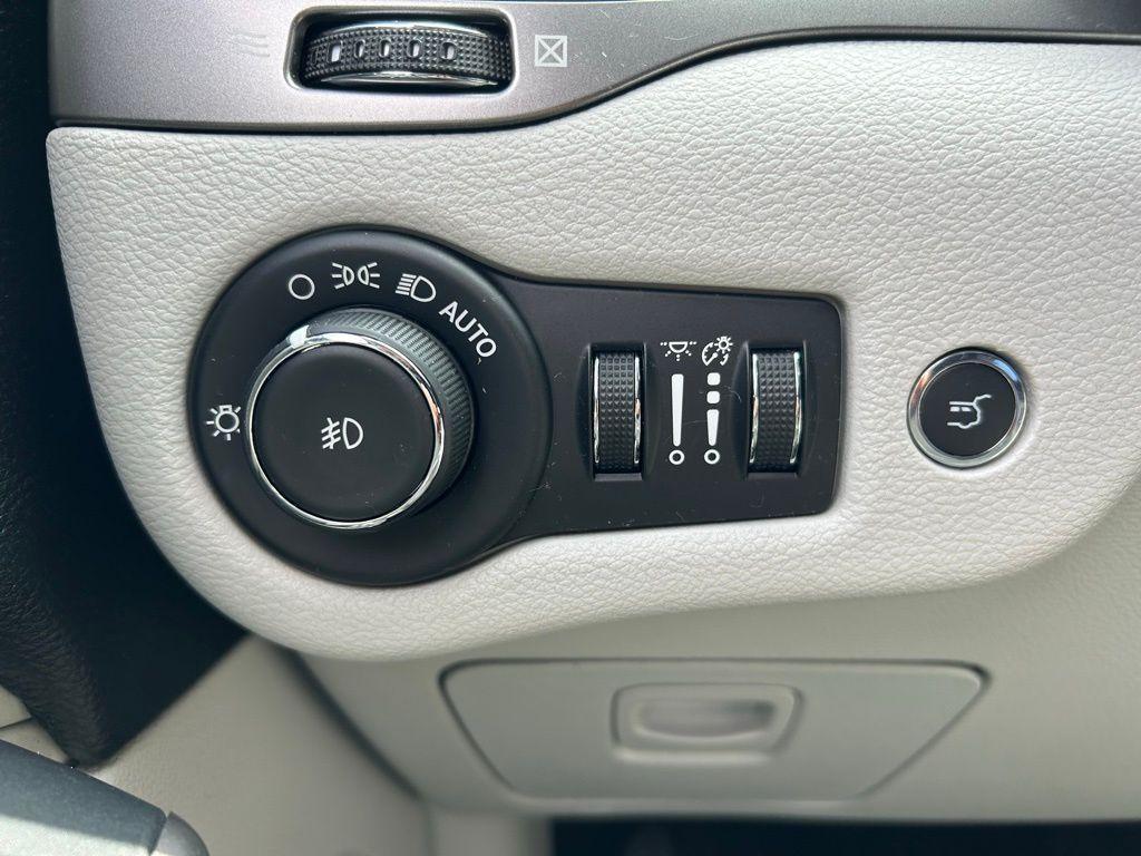 used 2019 Jeep Cherokee car, priced at $21,991