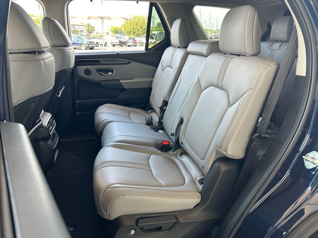 new 2025 Honda Pilot car, priced at $48,839