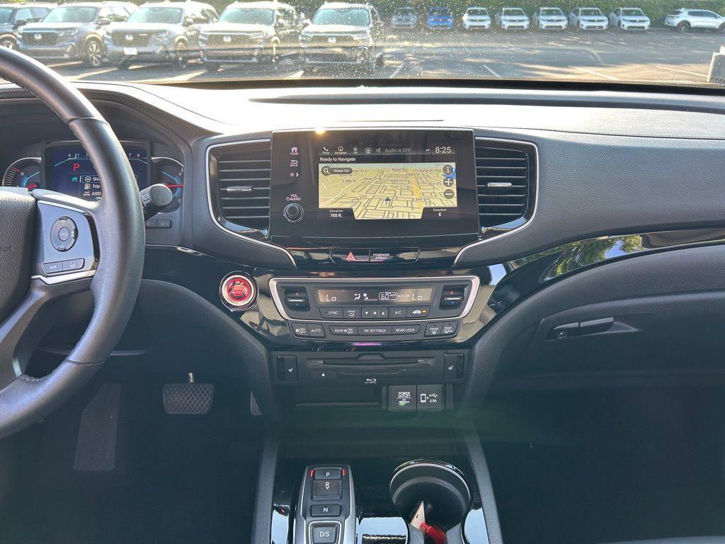 used 2022 Honda Pilot car, priced at $37,991