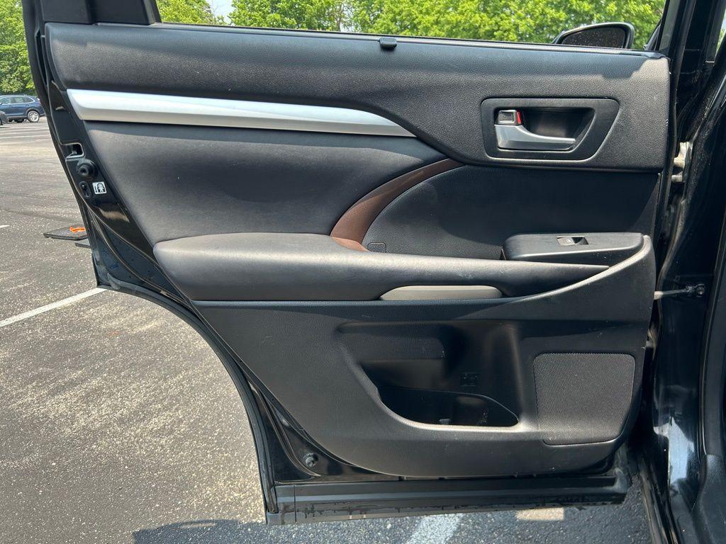 used 2015 Toyota Highlander car, priced at $18,491