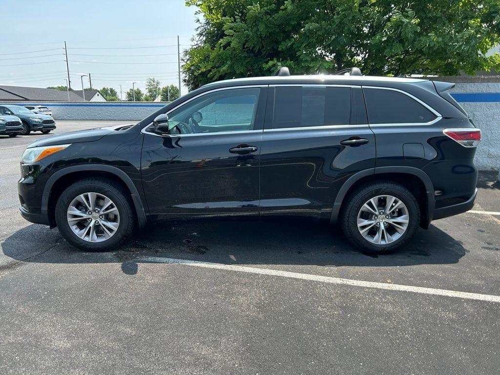 used 2015 Toyota Highlander car, priced at $18,491