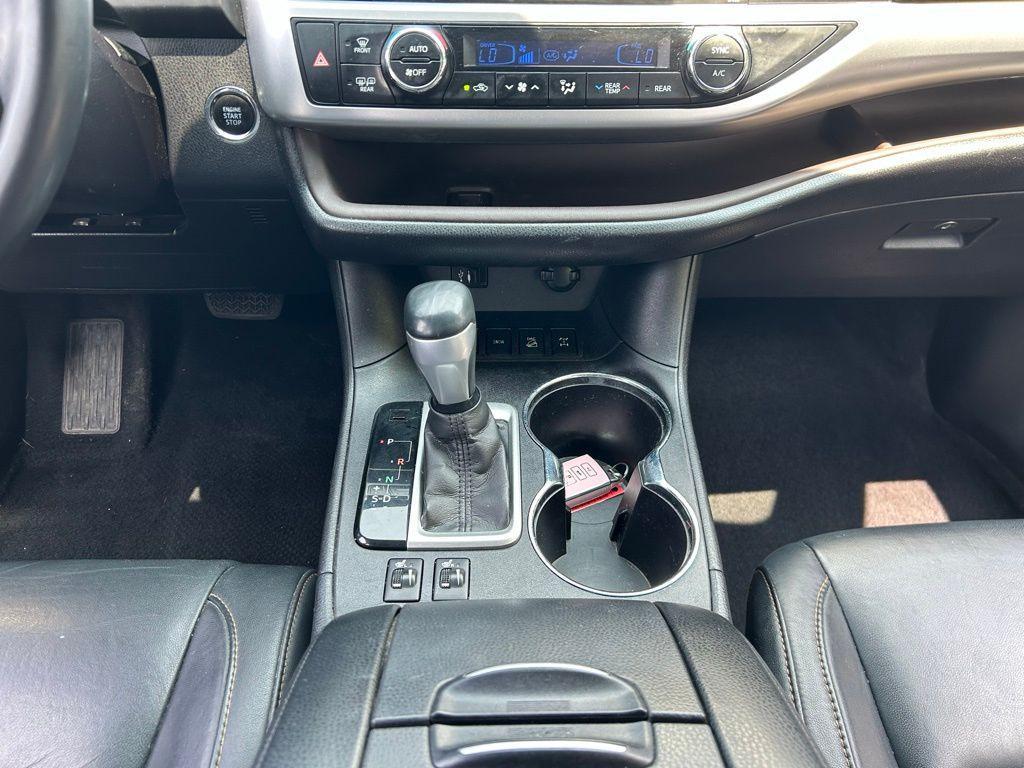 used 2015 Toyota Highlander car, priced at $18,491