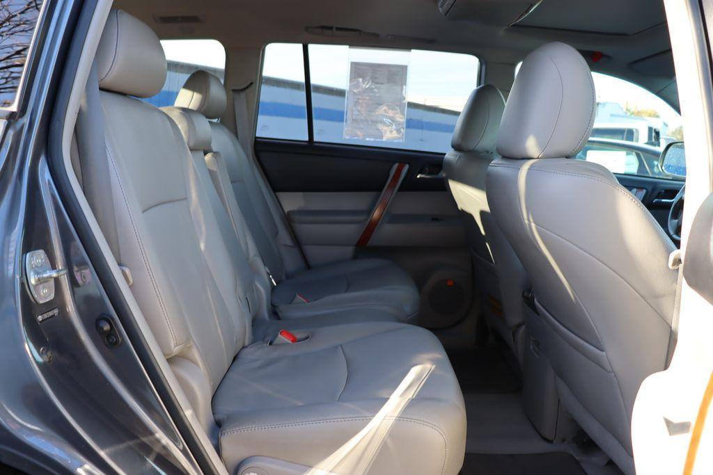 used 2010 Toyota Highlander car, priced at $7,792