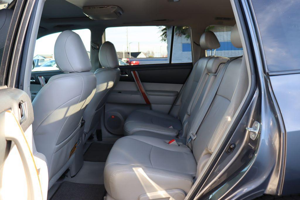 used 2010 Toyota Highlander car, priced at $7,792