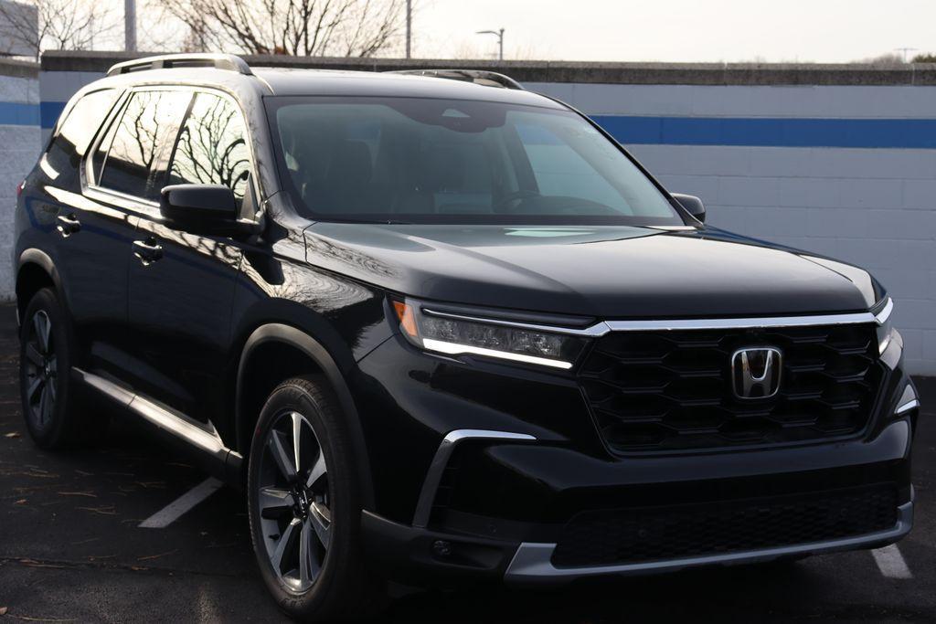 new 2025 Honda Pilot car, priced at $52,475