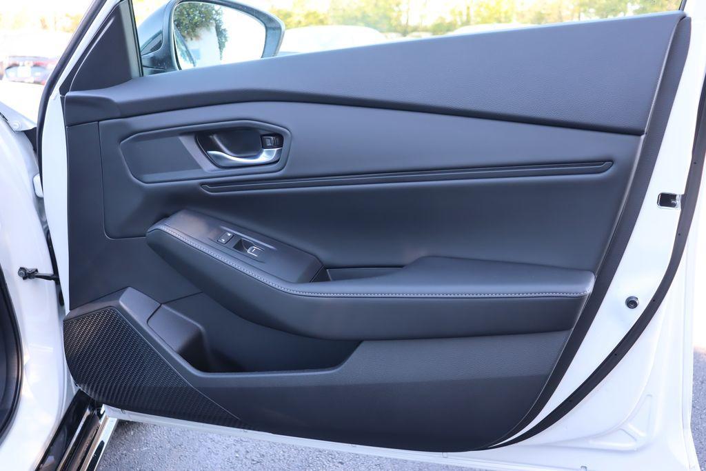 new 2025 Honda Accord Hybrid car, priced at $35,217
