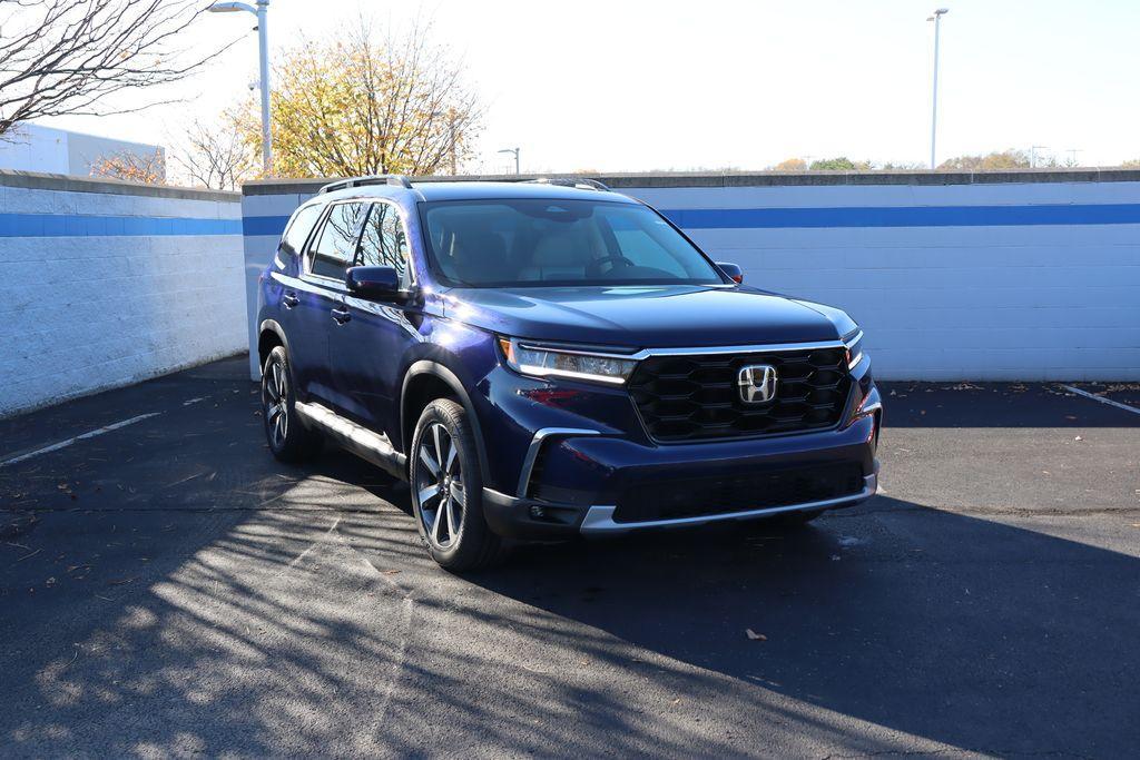 new 2025 Honda Pilot car, priced at $49,985