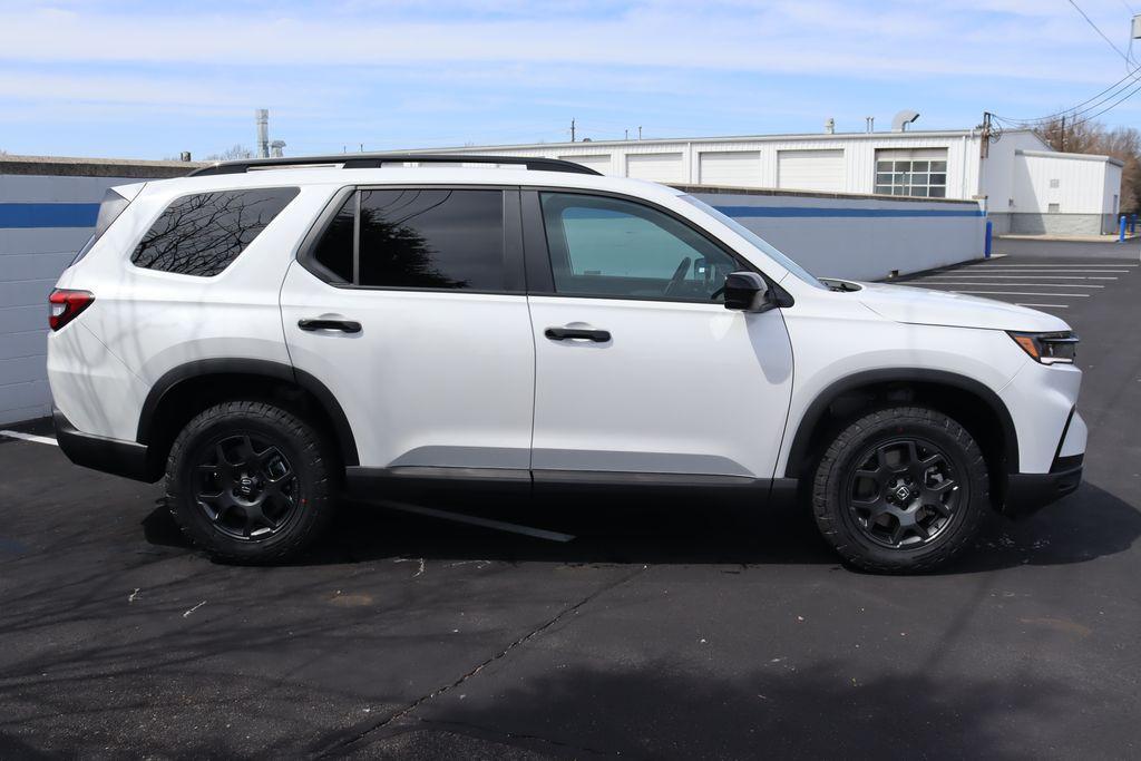 new 2025 Honda Pilot car, priced at $48,719