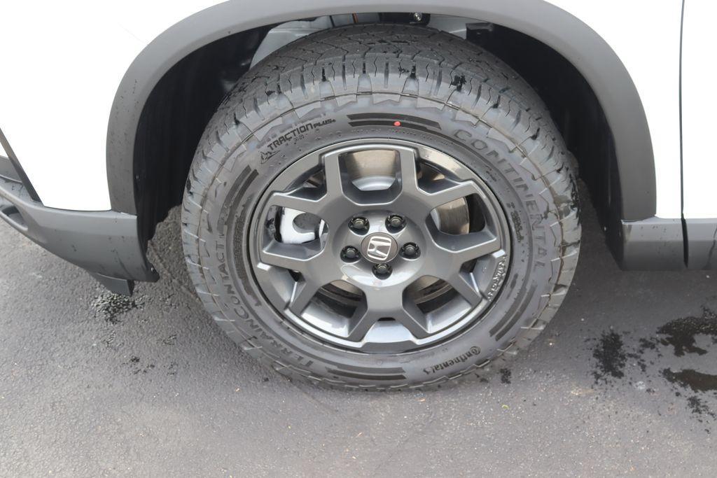 new 2025 Honda Pilot car, priced at $48,719