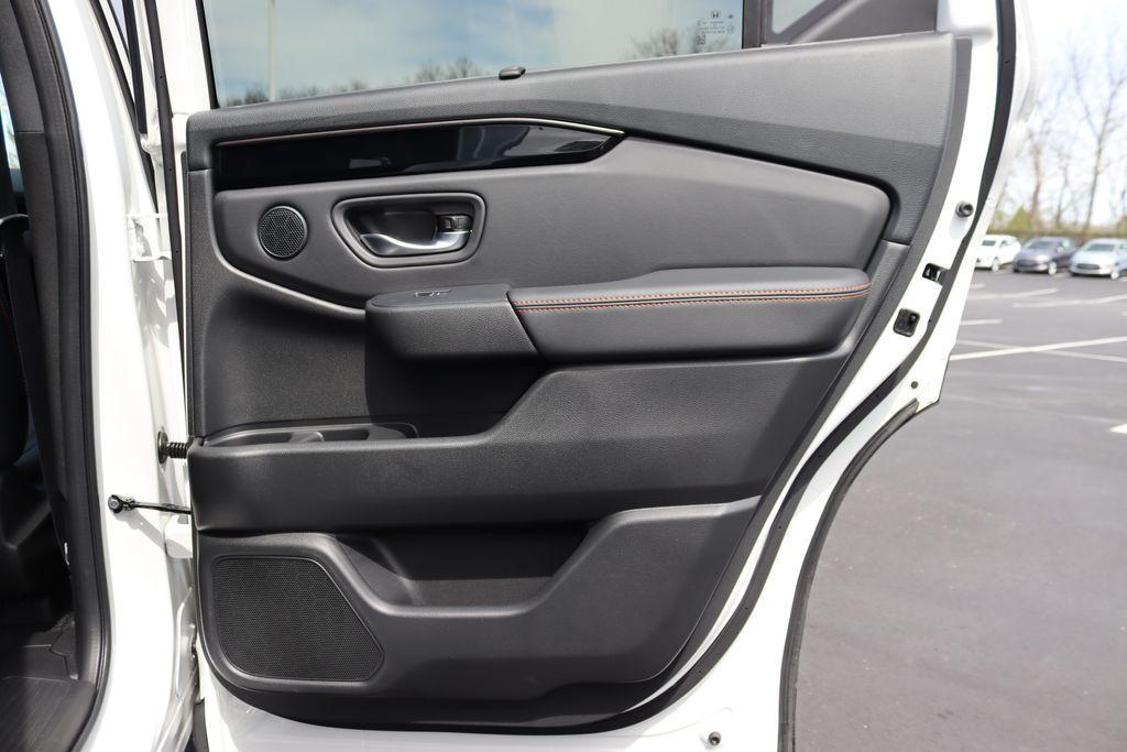 new 2025 Honda Pilot car, priced at $48,719