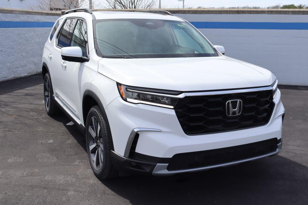 new 2025 Honda Pilot car, priced at $53,390