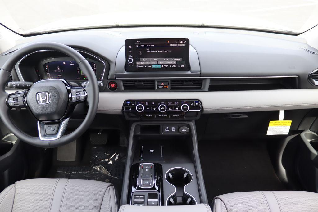 new 2025 Honda Pilot car, priced at $53,390