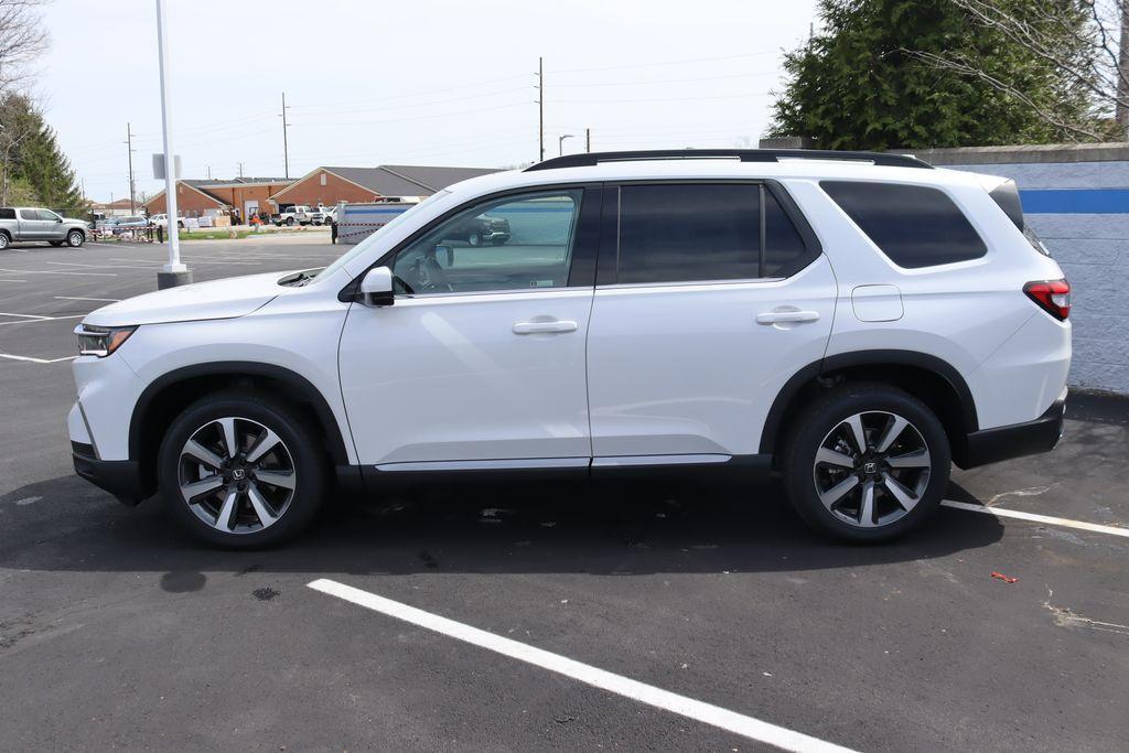 new 2025 Honda Pilot car, priced at $53,390