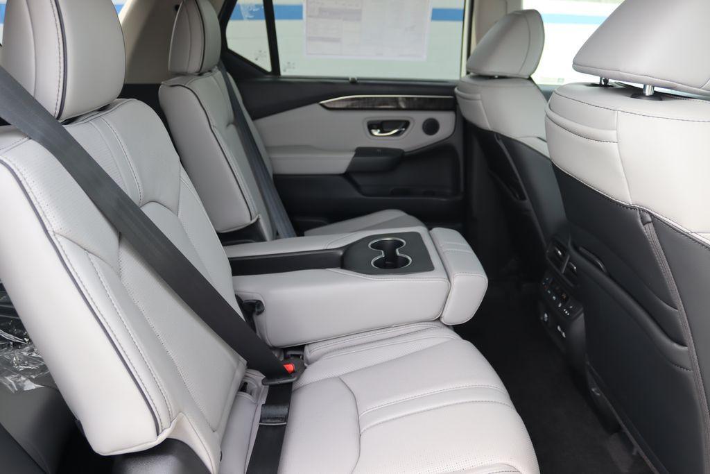 new 2025 Honda Pilot car, priced at $53,390