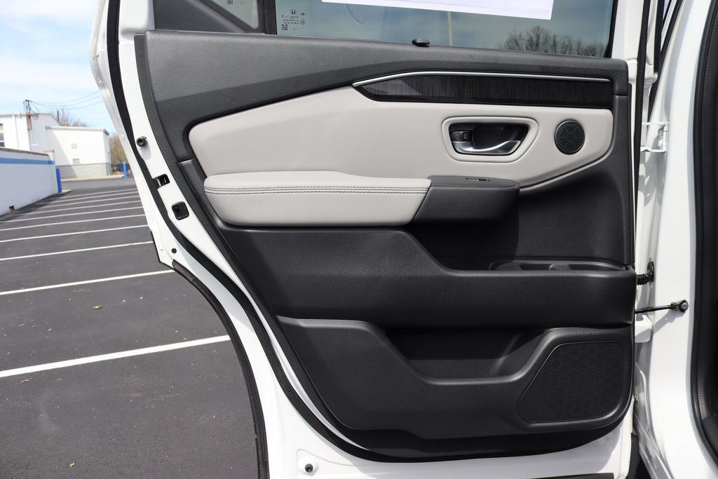 new 2025 Honda Pilot car, priced at $53,390