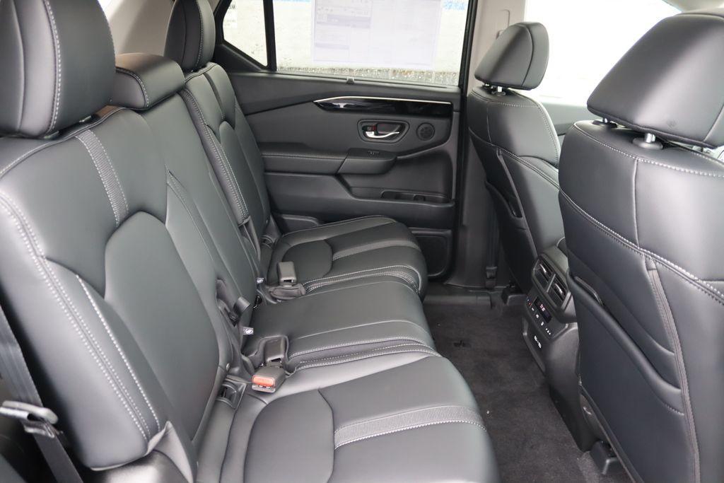 new 2025 Honda Pilot car, priced at $49,780