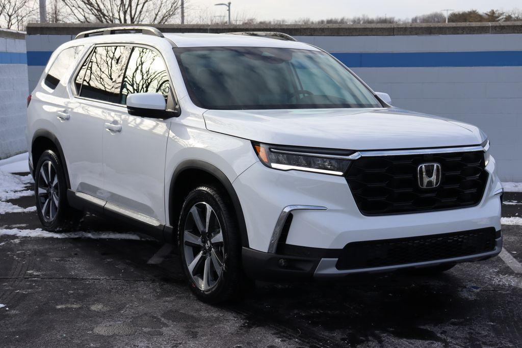 new 2025 Honda Pilot car, priced at $53,660