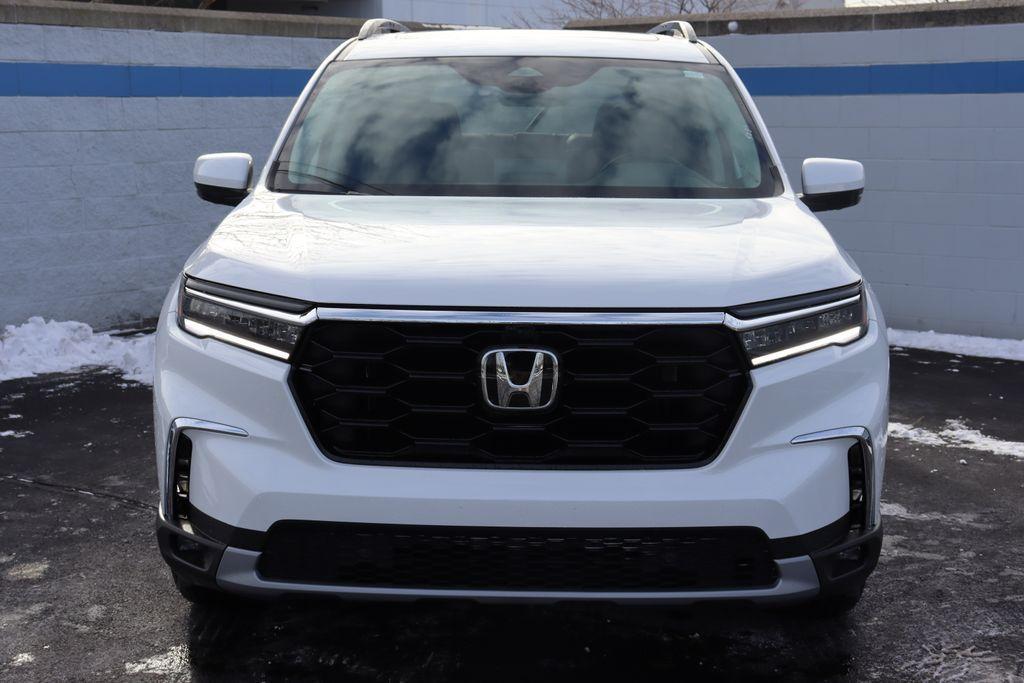 new 2025 Honda Pilot car, priced at $53,660