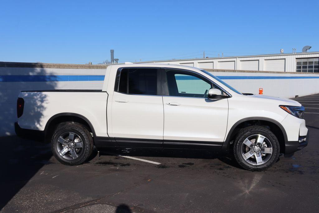 new 2025 Honda Ridgeline car, priced at $42,238