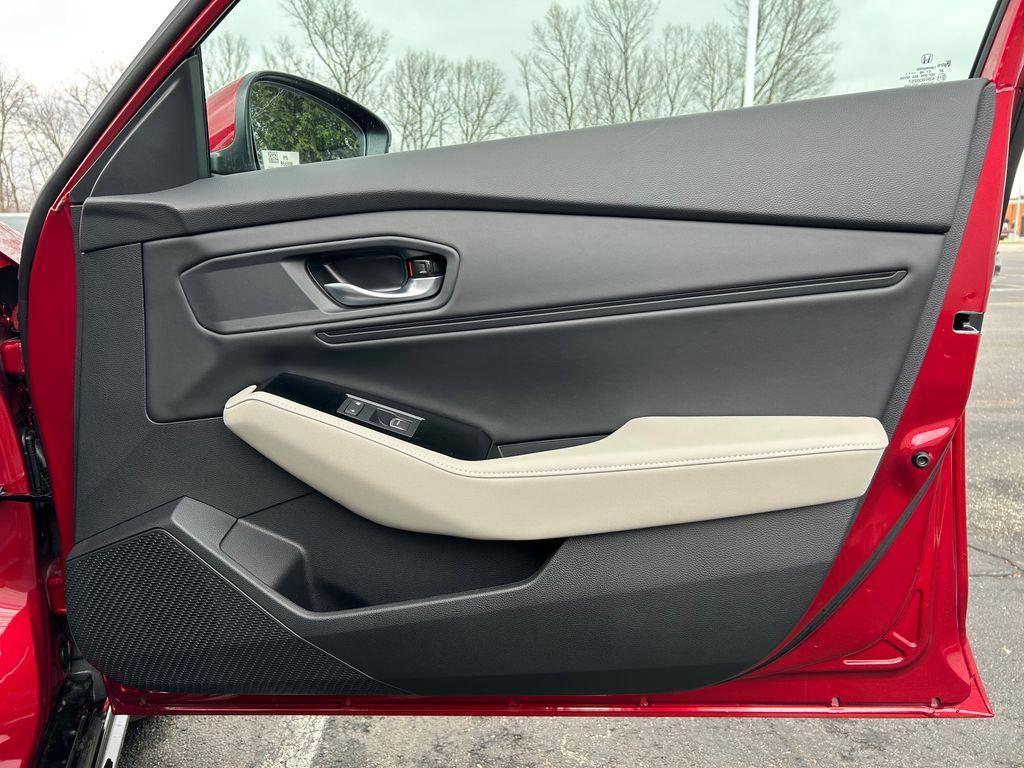 new 2025 Honda Accord Hybrid car, priced at $39,405