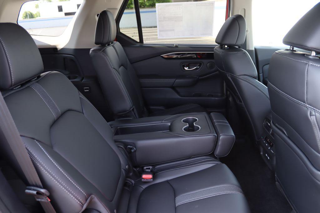 new 2025 Honda Pilot car, priced at $47,803