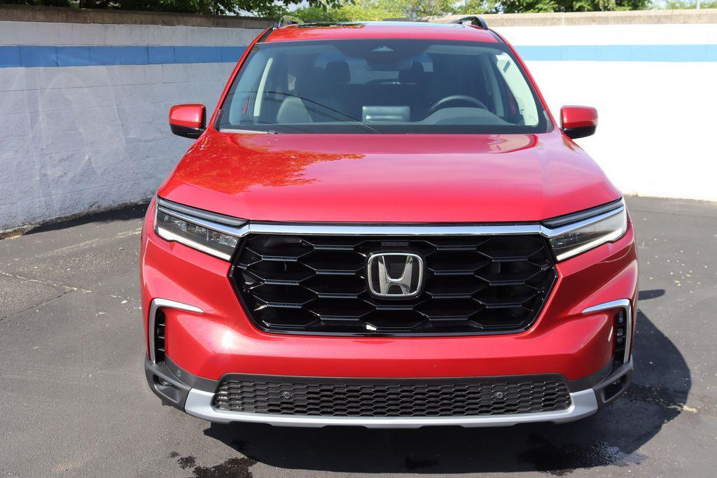 new 2025 Honda Pilot car, priced at $47,803