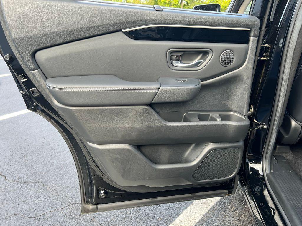 new 2025 Honda Pilot car, priced at $46,469