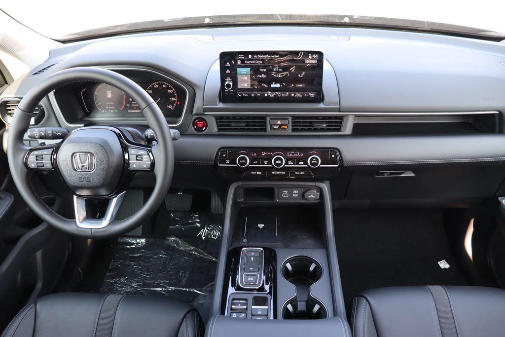 new 2025 Honda Pilot car, priced at $45,050