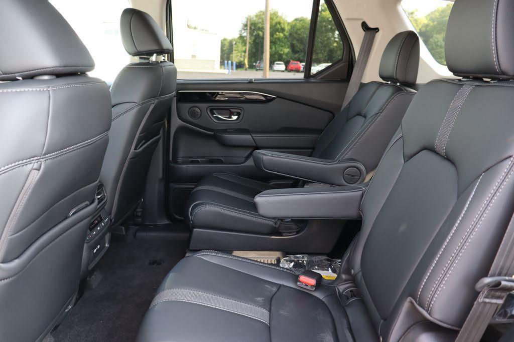 new 2025 Honda Pilot car, priced at $45,050