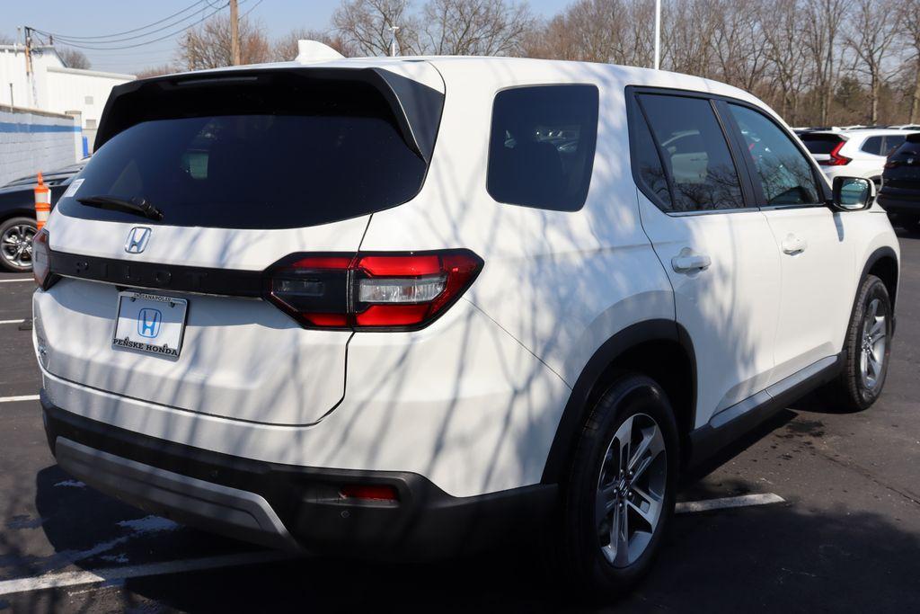 new 2025 Honda Pilot car, priced at $44,795