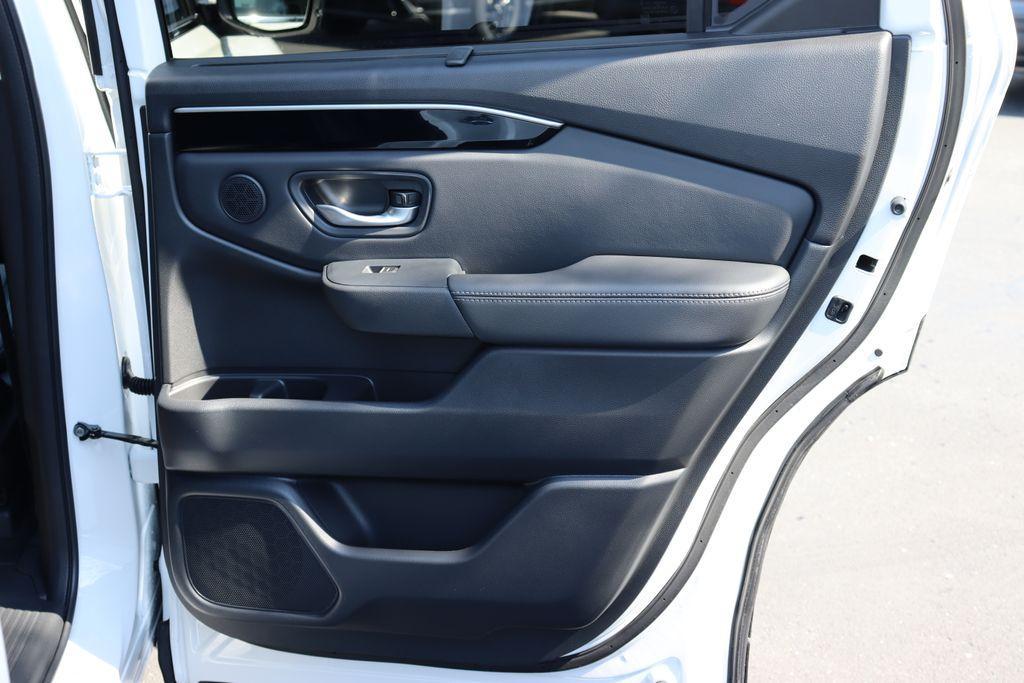 new 2025 Honda Pilot car, priced at $44,795