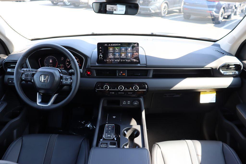 new 2025 Honda Pilot car, priced at $44,795