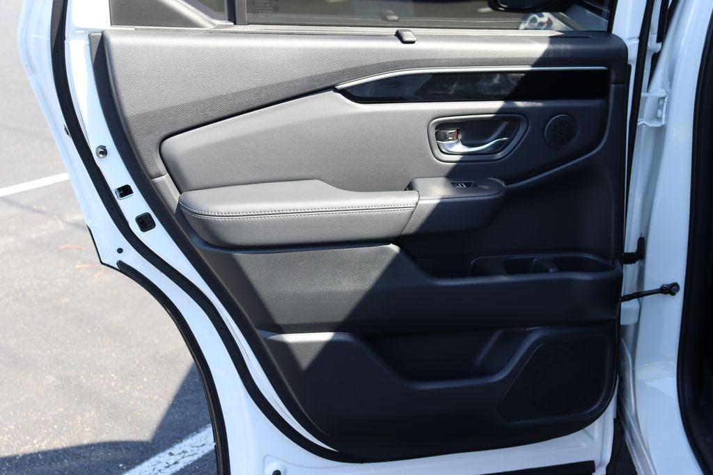 new 2025 Honda Pilot car, priced at $44,795