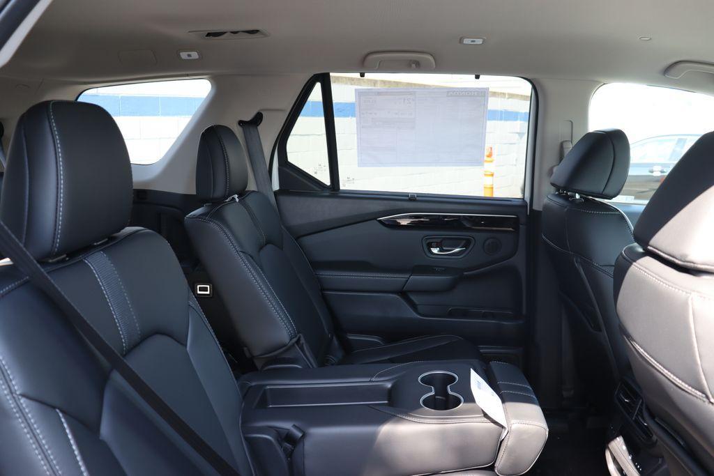 new 2025 Honda Pilot car, priced at $44,795