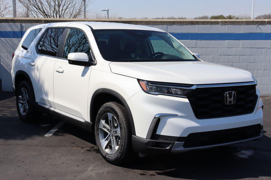 new 2025 Honda Pilot car, priced at $44,795