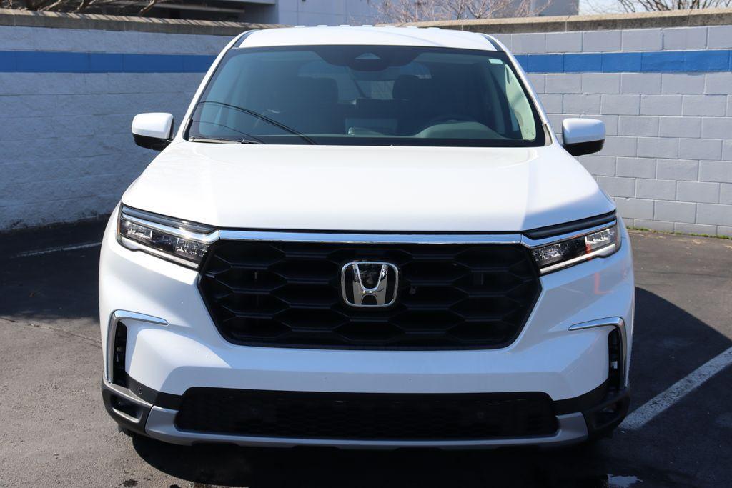 new 2025 Honda Pilot car, priced at $44,795