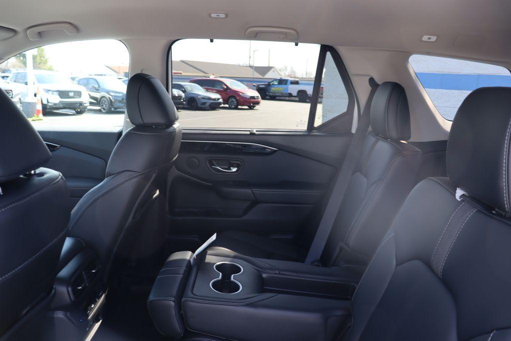new 2025 Honda Pilot car, priced at $44,795